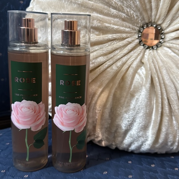 BATH & BODY WORKS SET. . . ROSE SCENT - Picture 2 of 6